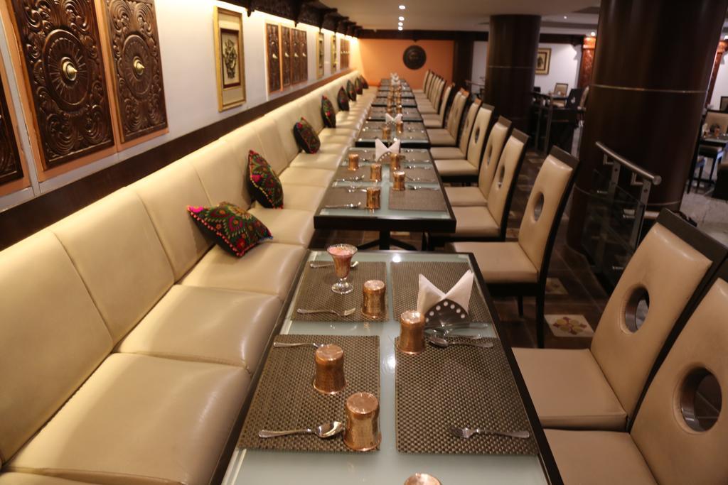 The President Hotel Bengaluru Zewnętrze zdjęcie