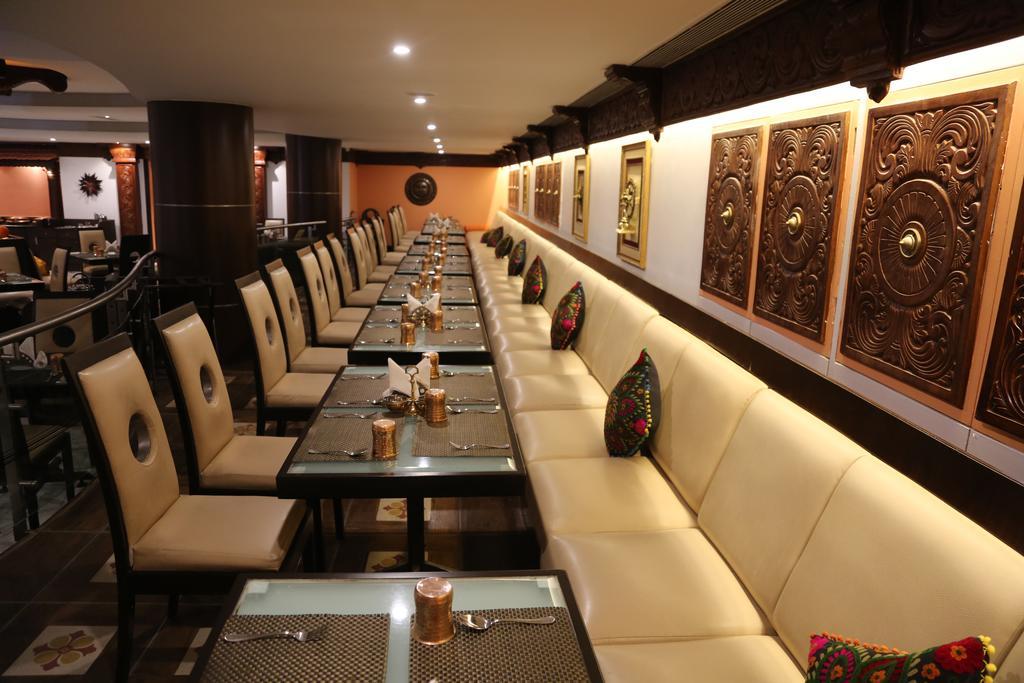 The President Hotel Bengaluru Zewnętrze zdjęcie